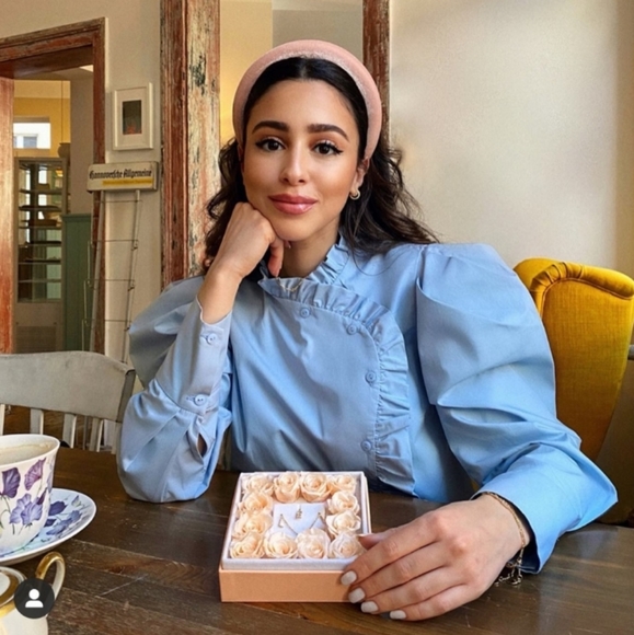 Zara top with ruffle - Picture 1 of 5